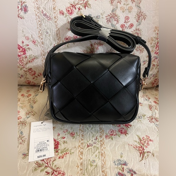 Black Quilted Crossbody Bag/Black Cube Crossbody
NWT - Picture 2 of 4
